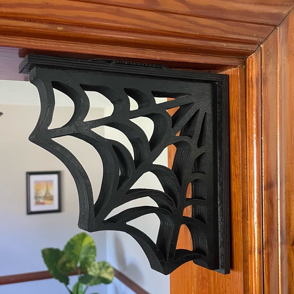 Spiderweb wood corner decor